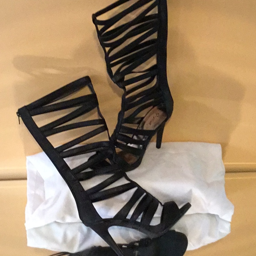 ⬇️ PRICE DROP ⬇️ Supervtrendy Boot strappy sandals